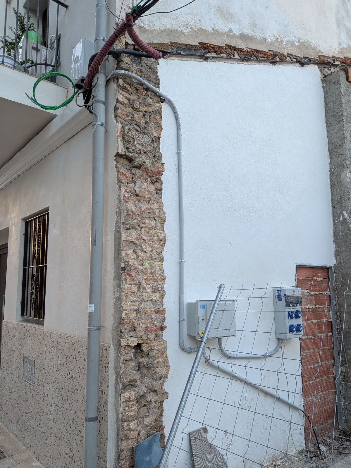 Electricista Valencia - Instalación acometidas y Cuadros generales de protección.